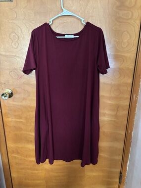 Zenana Outfitters Burgundy Short Sleeve Crewneck Top